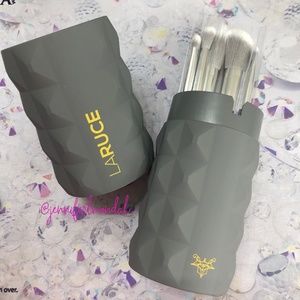 😍NWT Christine Set of Brushes by Laruce!😍